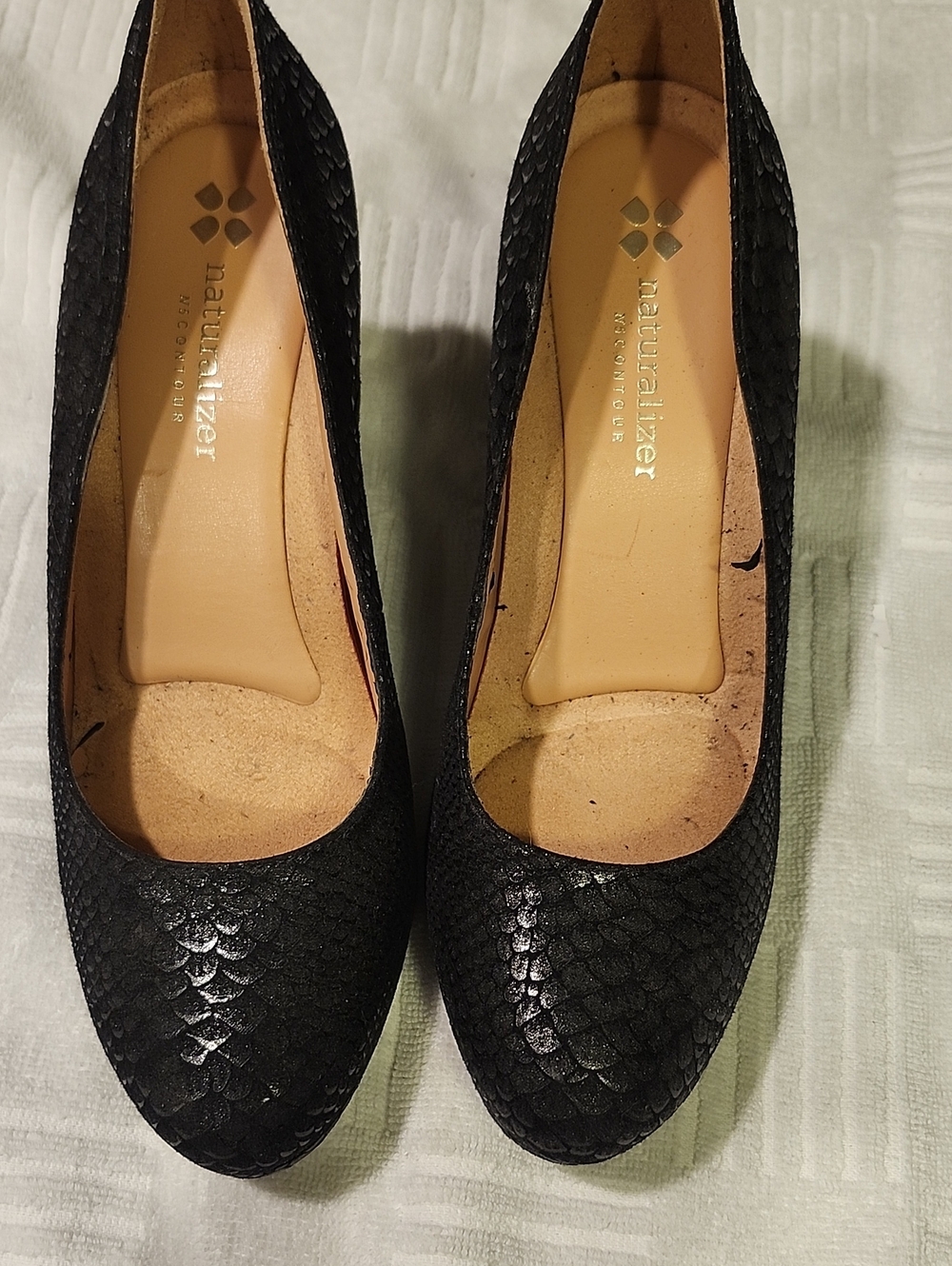 Naturalizer Black Textured Round-Toe Heels